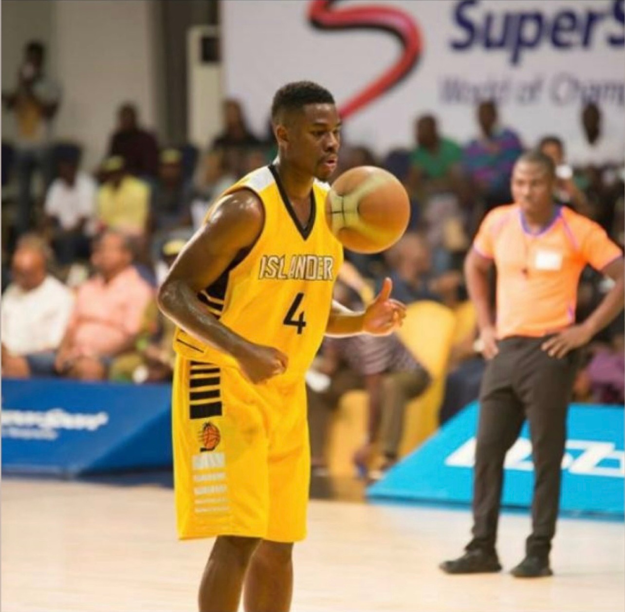 Ben Uzoh in Lagos Islanders jersey